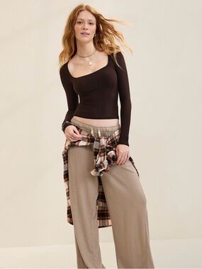 American Eagle Outfitters Long Sleeve Scoop Neck Top in Dark Brown